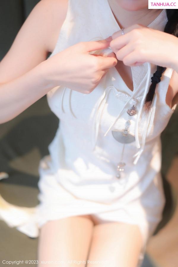   [XiuRen]高清写真图 2023.05.26 No.6813 幼幼 旗袍美腿第17张图片